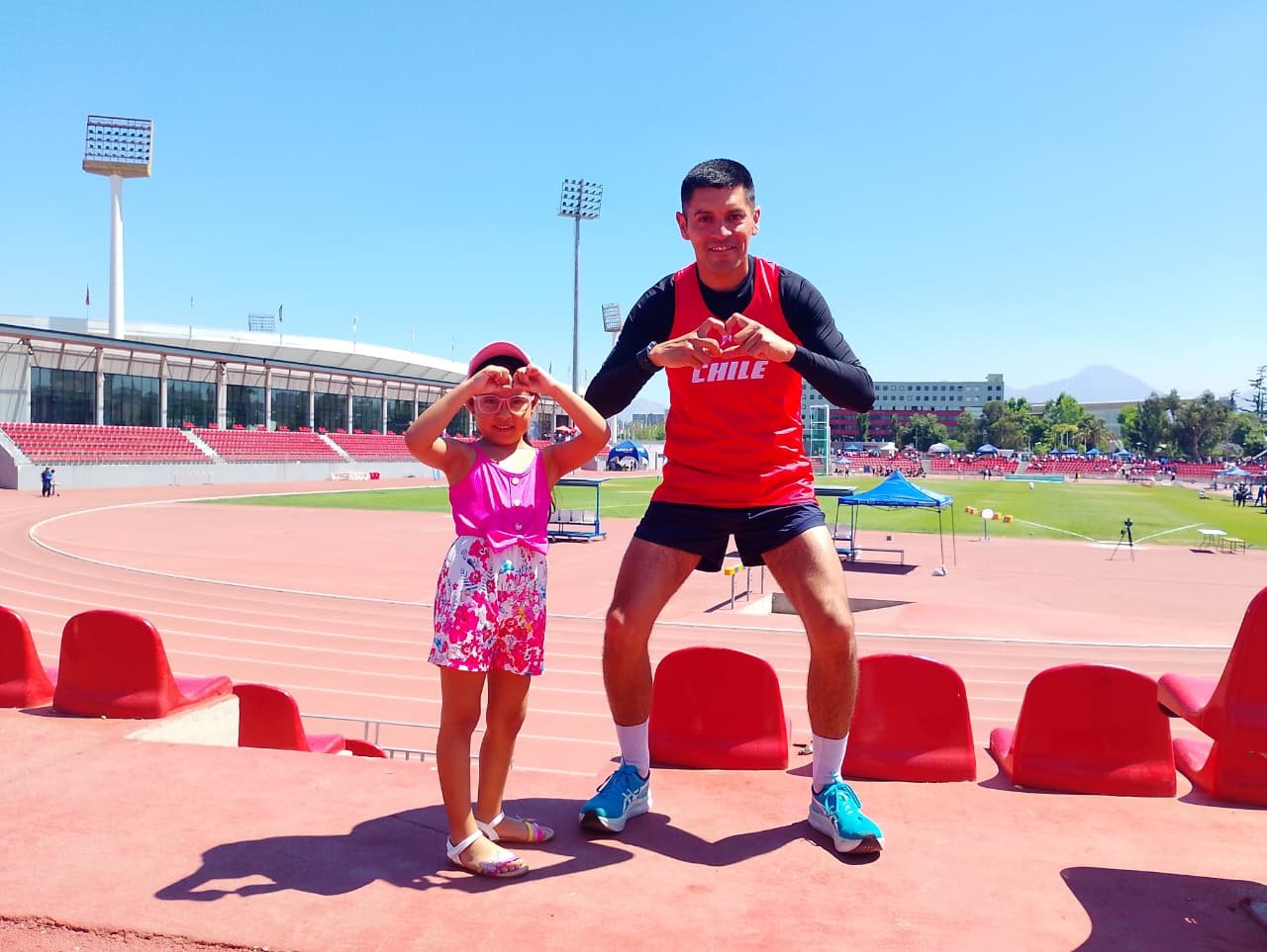 Atleta de Tornado Runners compartiendo en el estadio